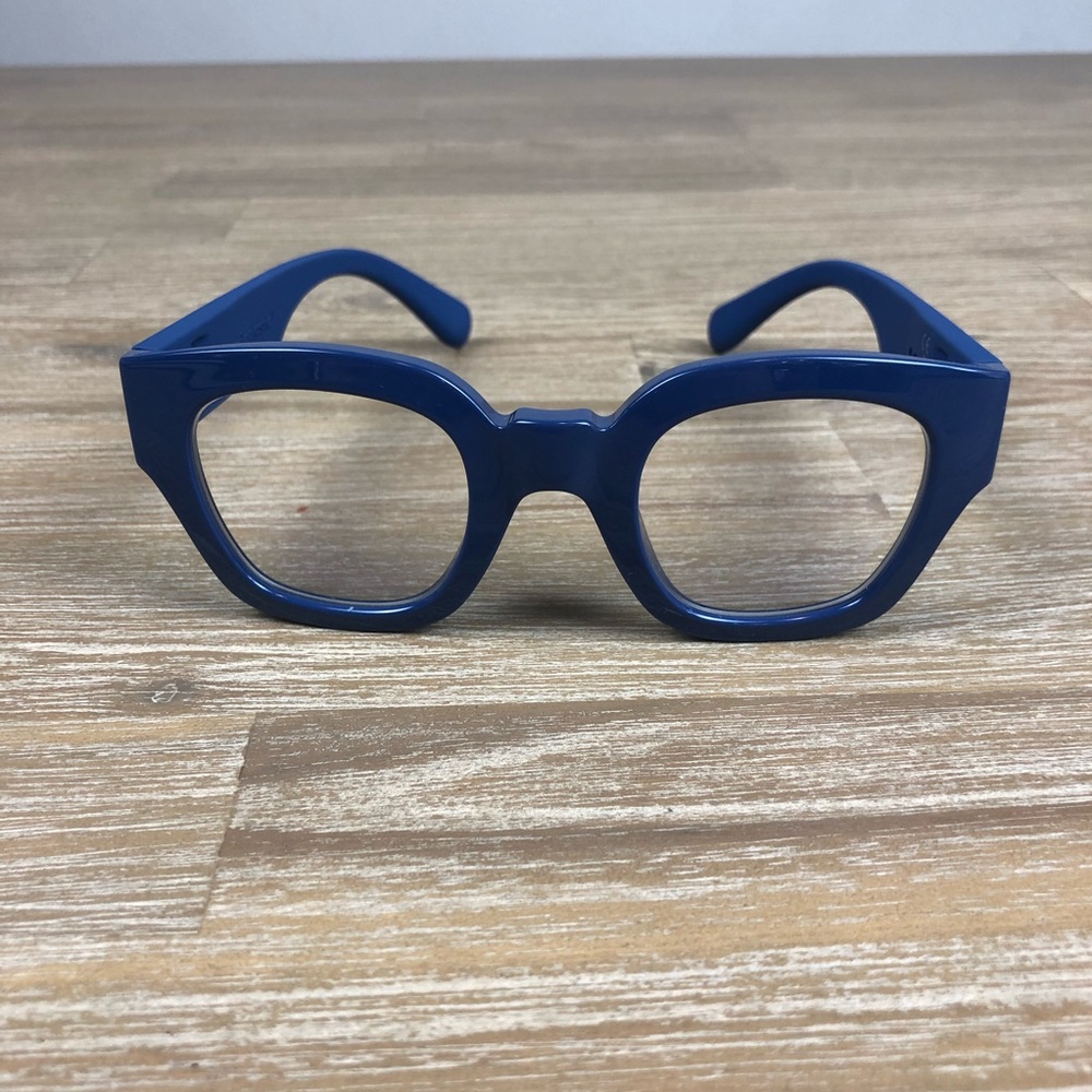 Grafik Plastic Glasses